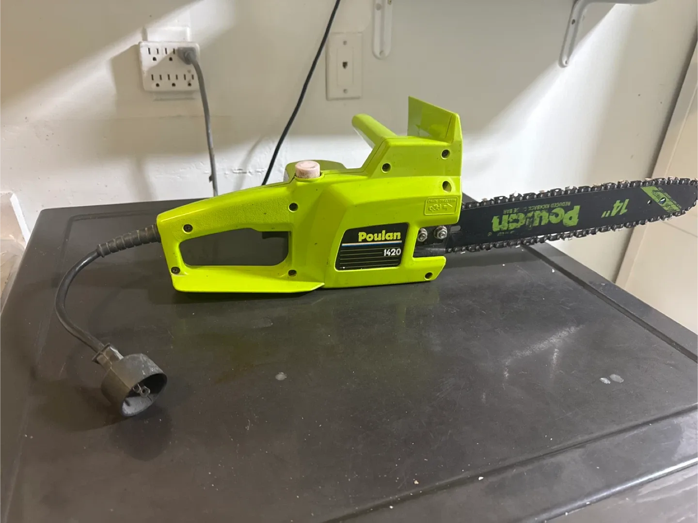 Poulan 1420 Electric Chainsaw - 14 inch image indicator(2)