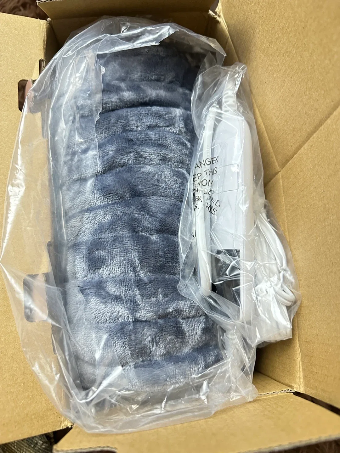 New Heated Blanket 50" x 60" w/ Box-New in box image indicator(5)