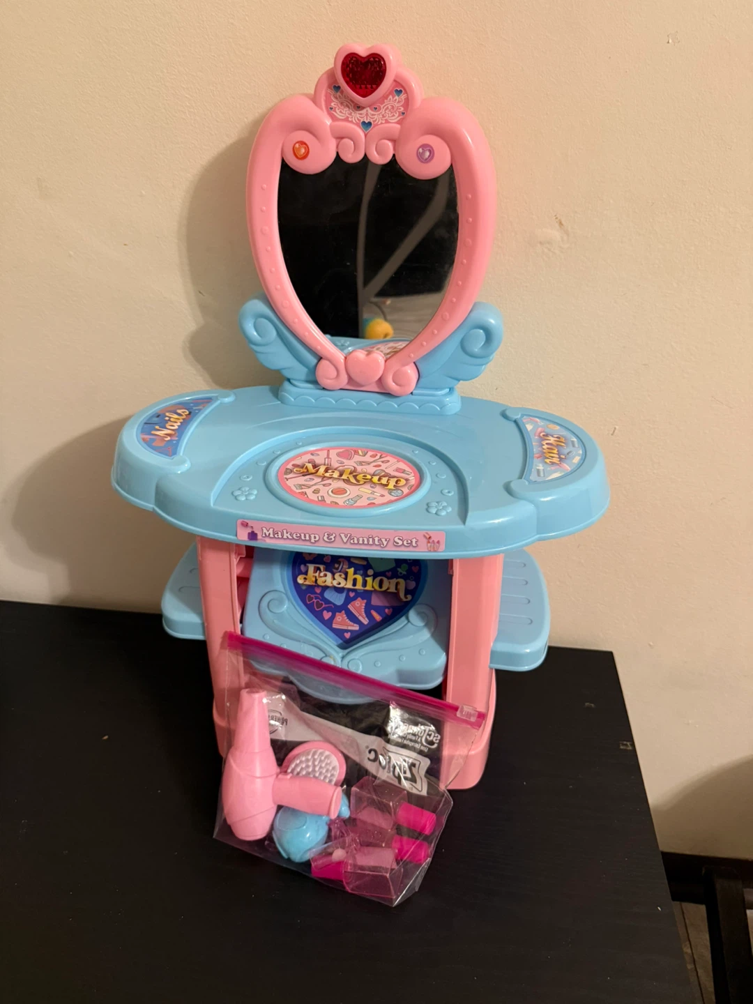Glamor Queen Kid's Vanity Playset