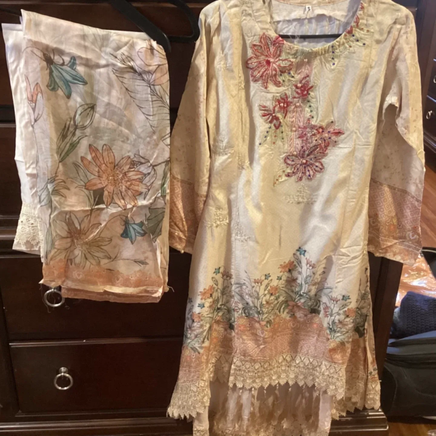 Floral Embroidered Salwar Kameez Suit Set image indicator(3)