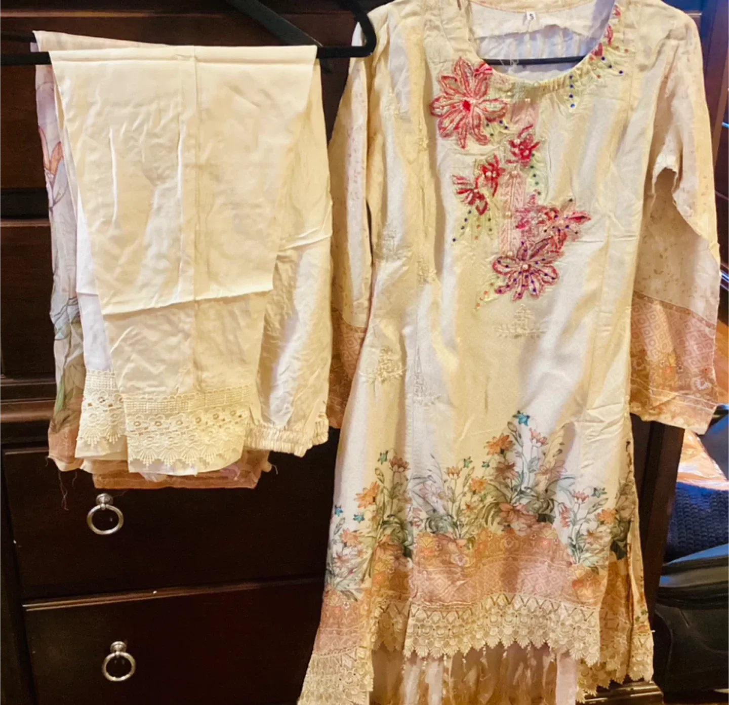 Floral Embroidered Salwar Kameez Suit Set image indicator(4)