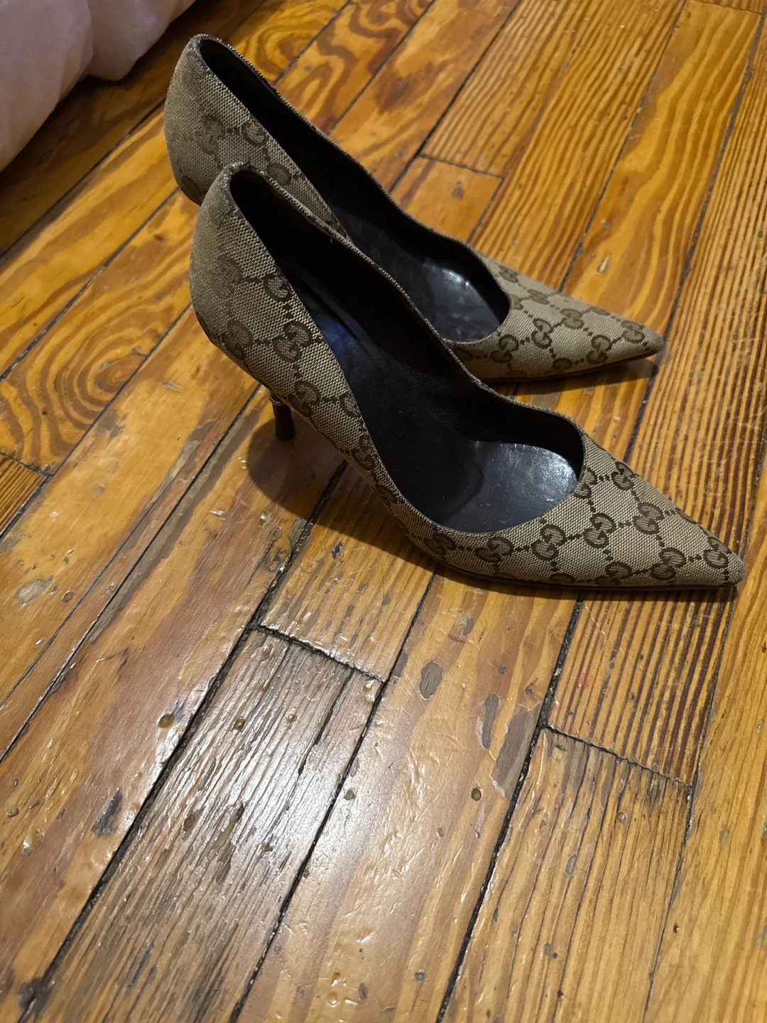 Gucci Monogram  Banboo Canvas Pointed Heels - photo 3