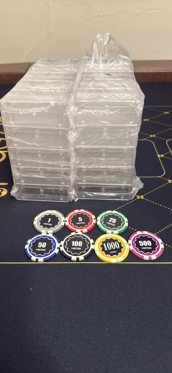 Heitok Poker Set with Chips, Cards, Dice & Shuffler image indicator(4)