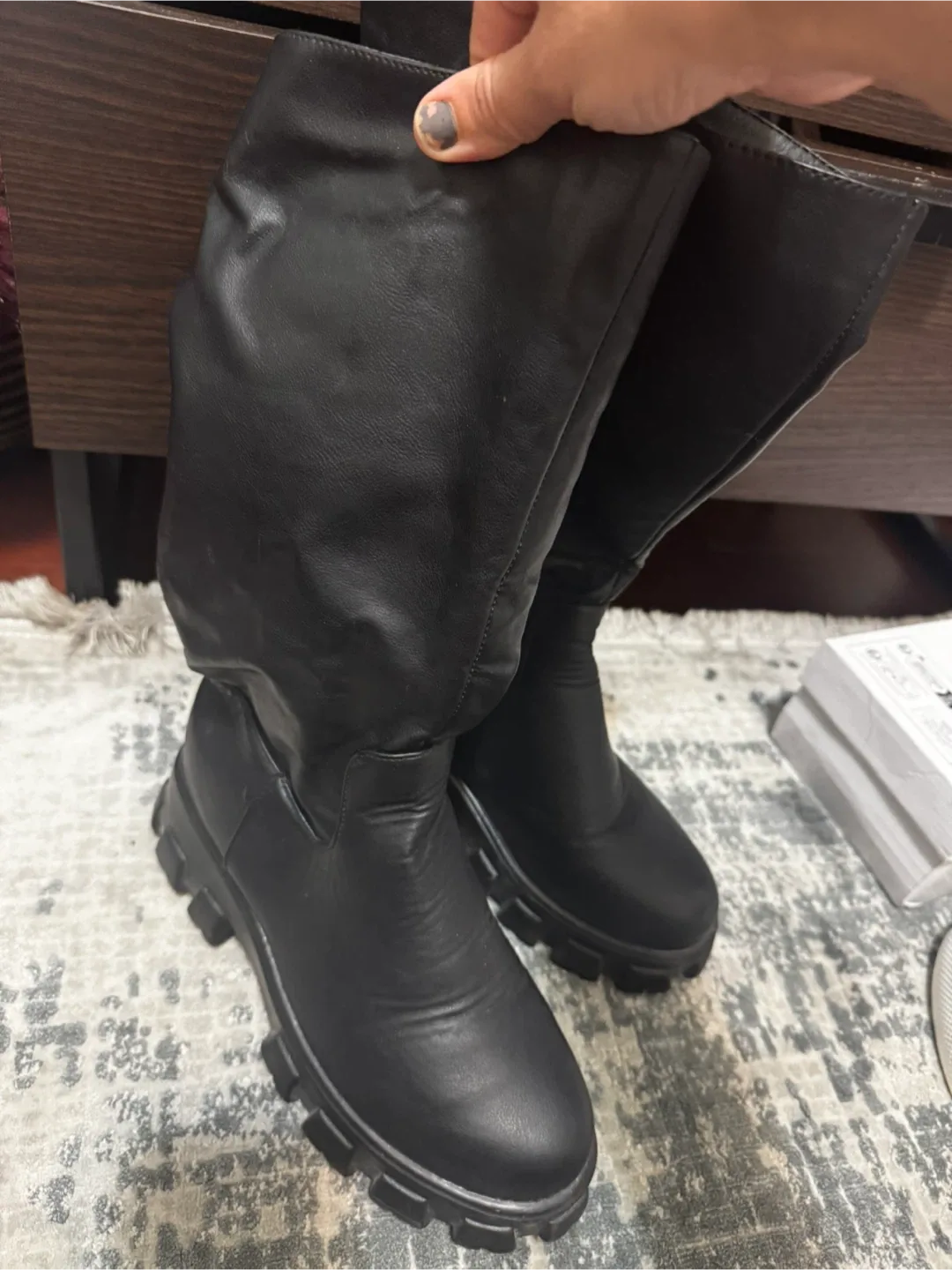 Black Knee-High Platform Boots-Ardene image indicator(2)