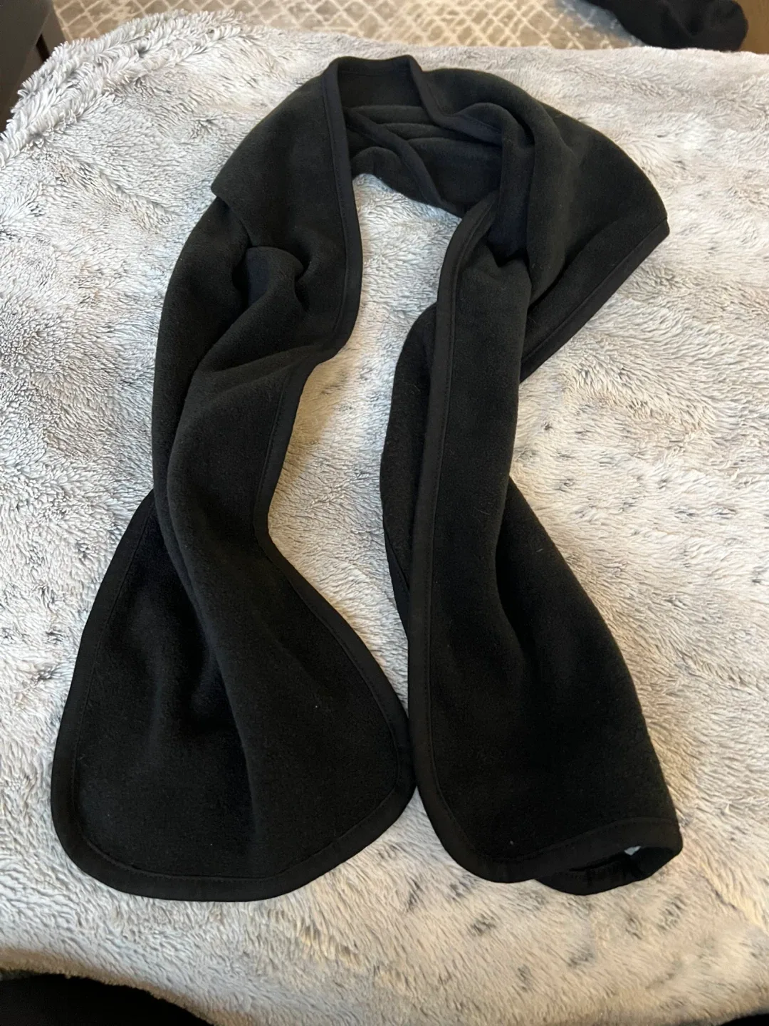 Black Fleece Scarf image indicator(2)