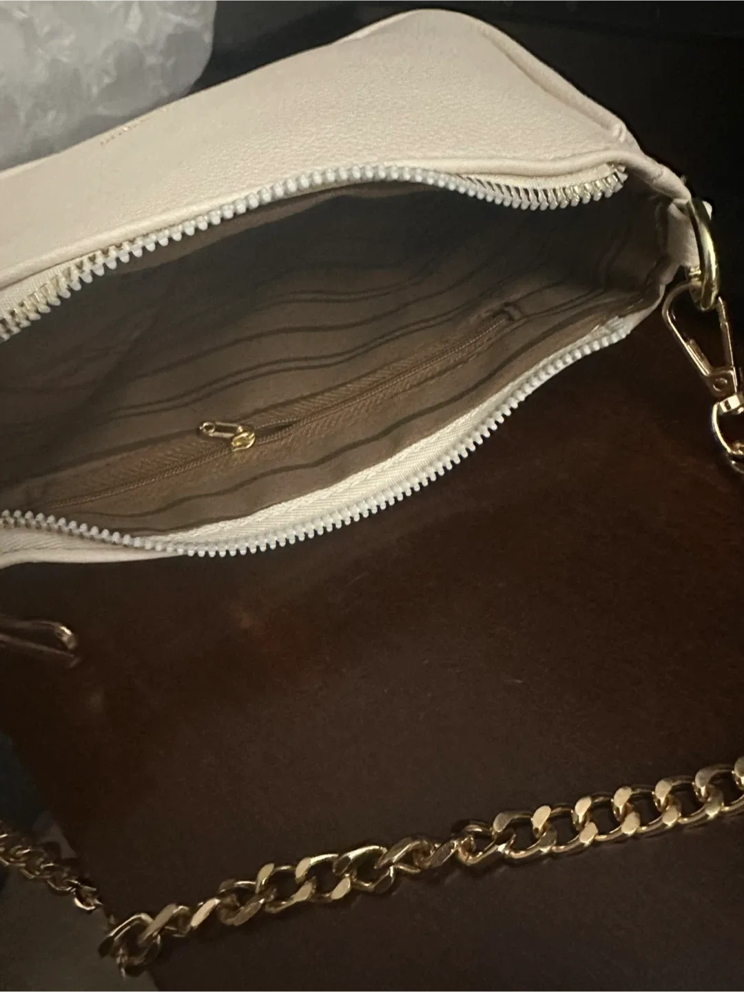 BRAND NEW vegan leather shoulder/crossbody bag image indicator(3)