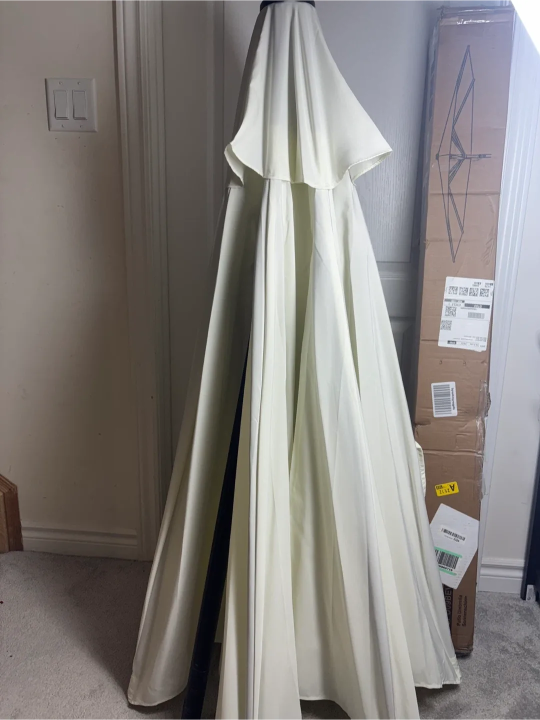 Patio Classic Cantilever Offset Umbrella image indicator(4)