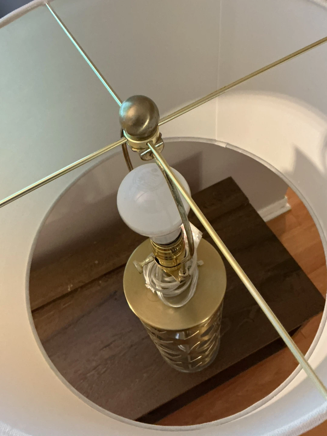 Gold & White Table Lamp - photo 3