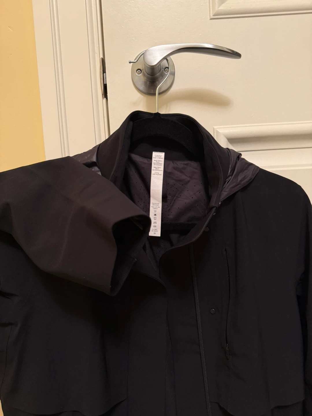 Lululemon Women’s Jacket Size 2 - photo 2