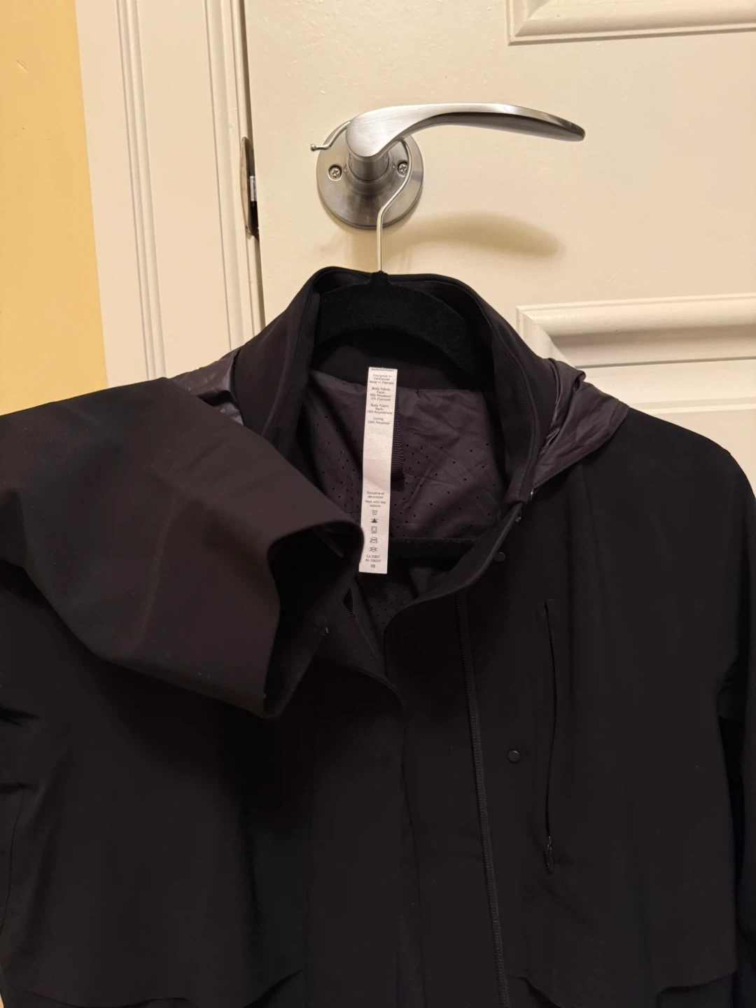 Lululemon Women’s Jacket Size 2 - photo 3