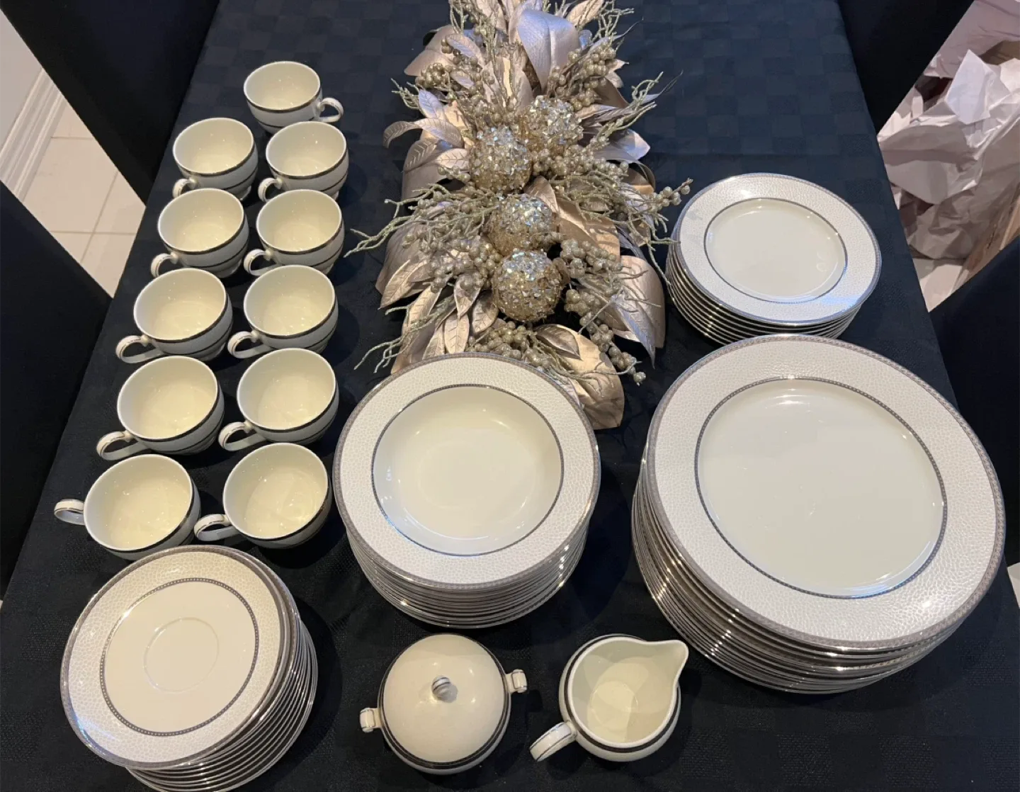 Mikasa fine bone china Dinnerware Set - Elegant White & Silver image indicator(2)