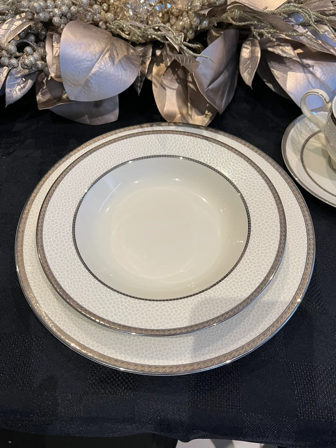 Mikasa fine bone china Dinnerware Set - Elegant White & Silver image indicator(5)
