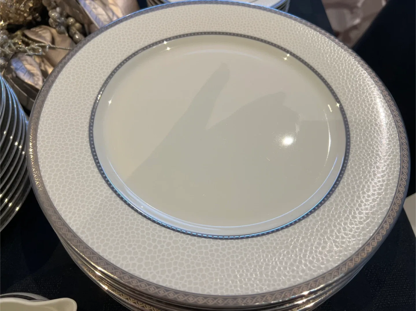 Mikasa fine bone china Dinnerware Set - Elegant White & Silver image indicator(3)