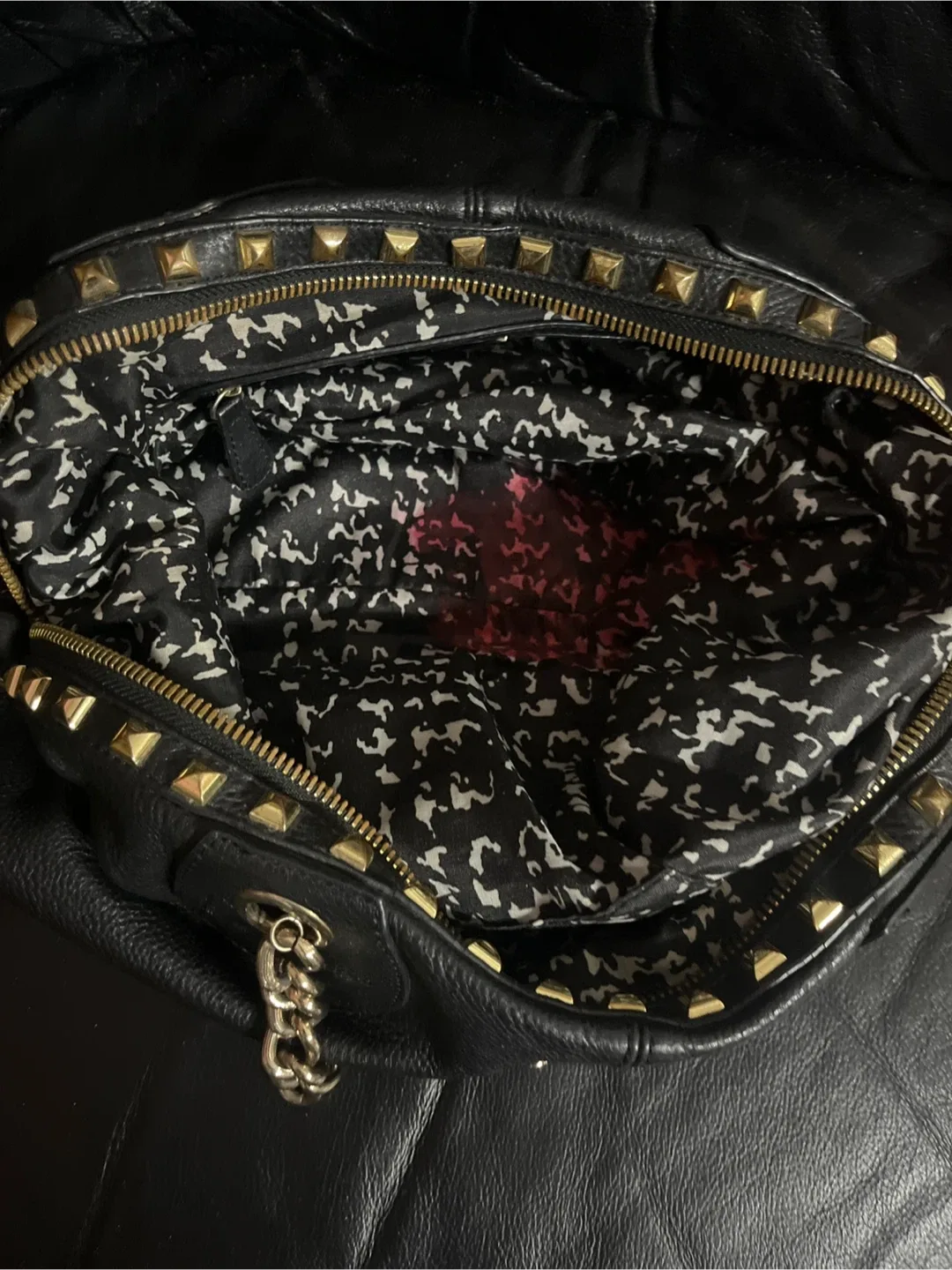 Guess Black Shoulder Bag image indicator(6)