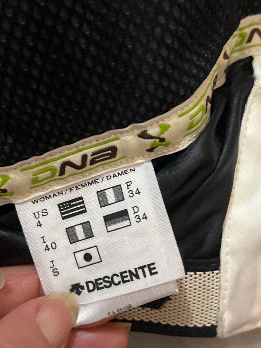 Descente DNA Women's Ski Jacket US 4 image indicator(5)