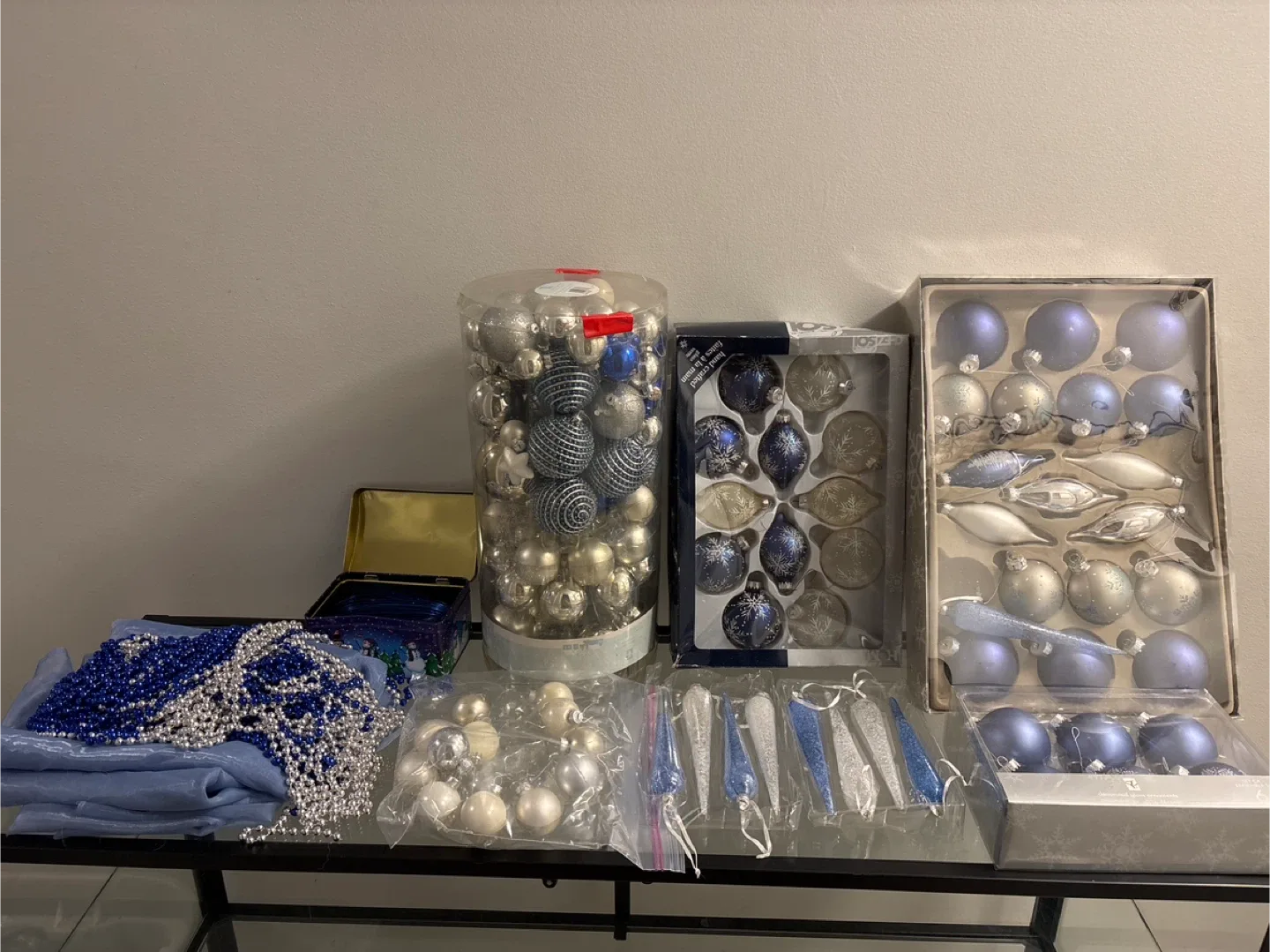 Christmas Ornaments Blue & Silver image indicator(3)