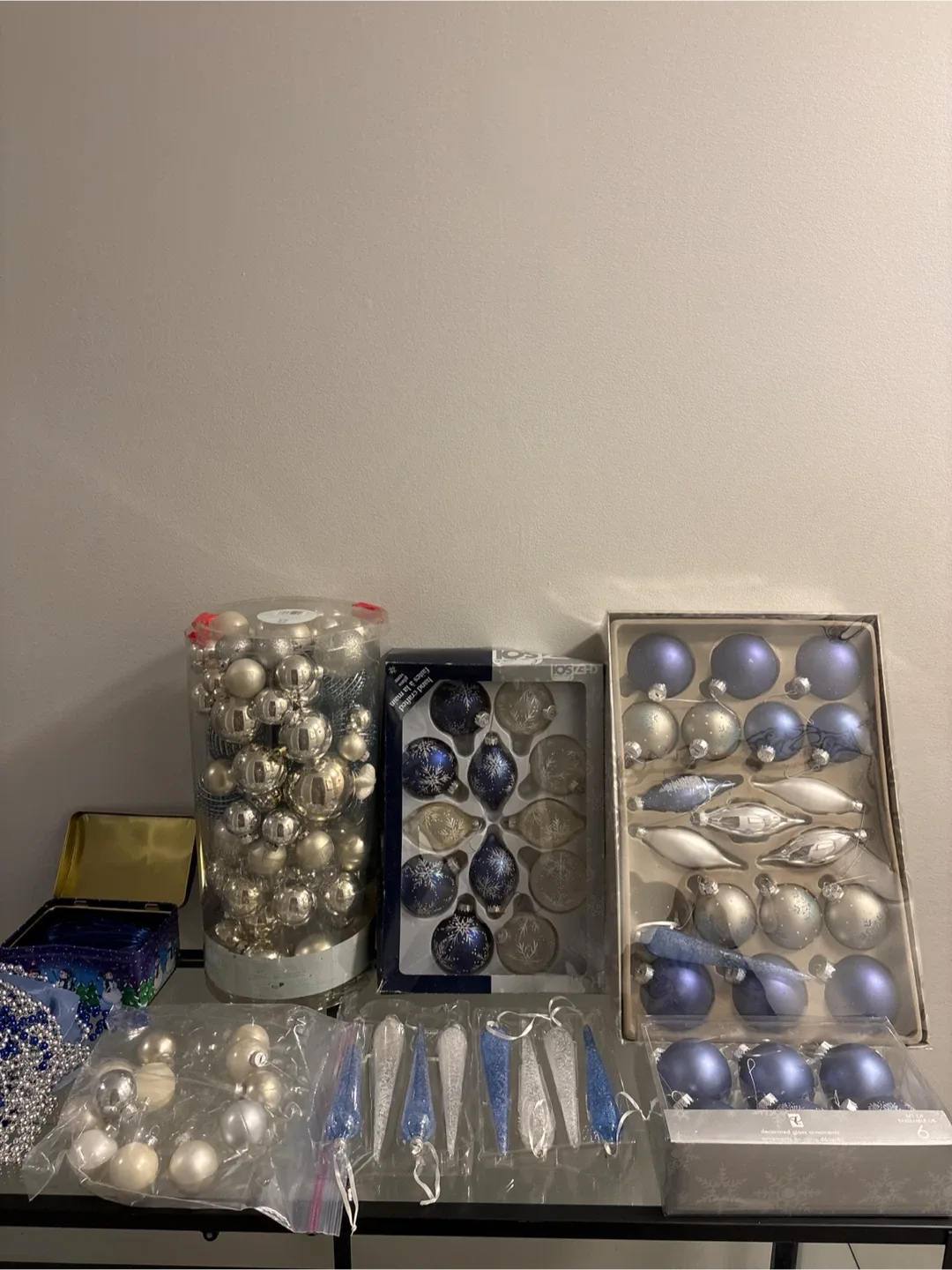 Christmas Ornaments Blue & Silver image indicator(6)