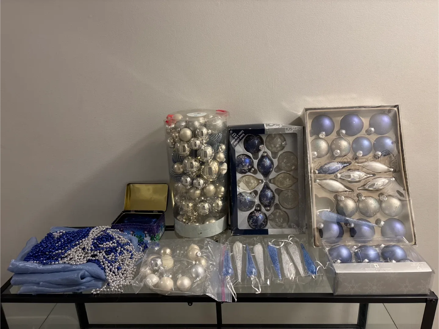 Christmas Ornaments Blue & Silver image indicator(4)