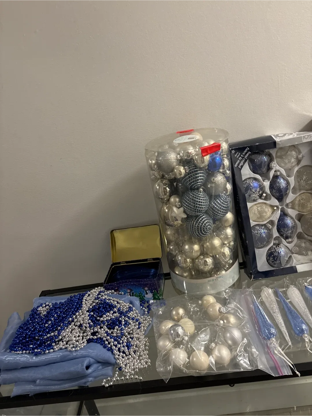 Christmas Ornaments Blue & Silver image indicator(2)