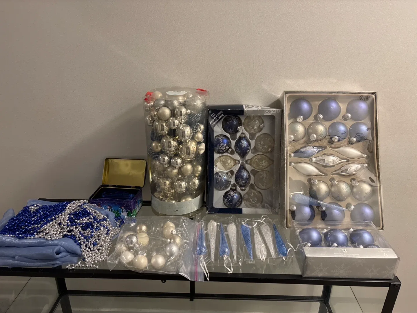 Christmas Ornaments Blue & Silver image indicator(7)