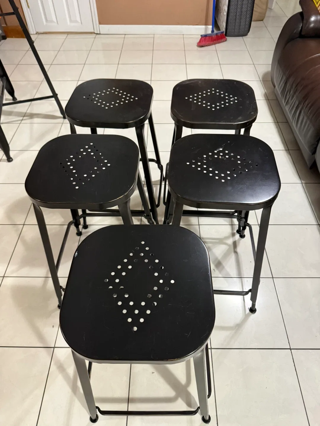 5 Black Metal Bar Stools - Great Condition image indicator(2)