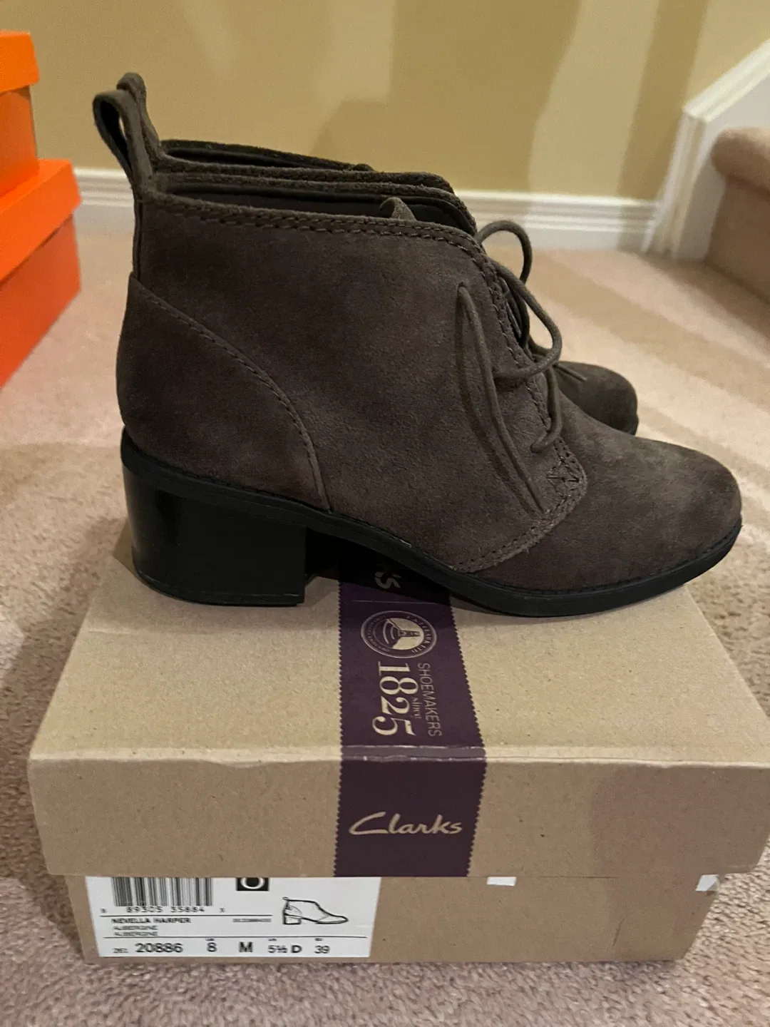 Clarks Nevella Harper Brown Ankle Boots - Size 8 image indicator(4)