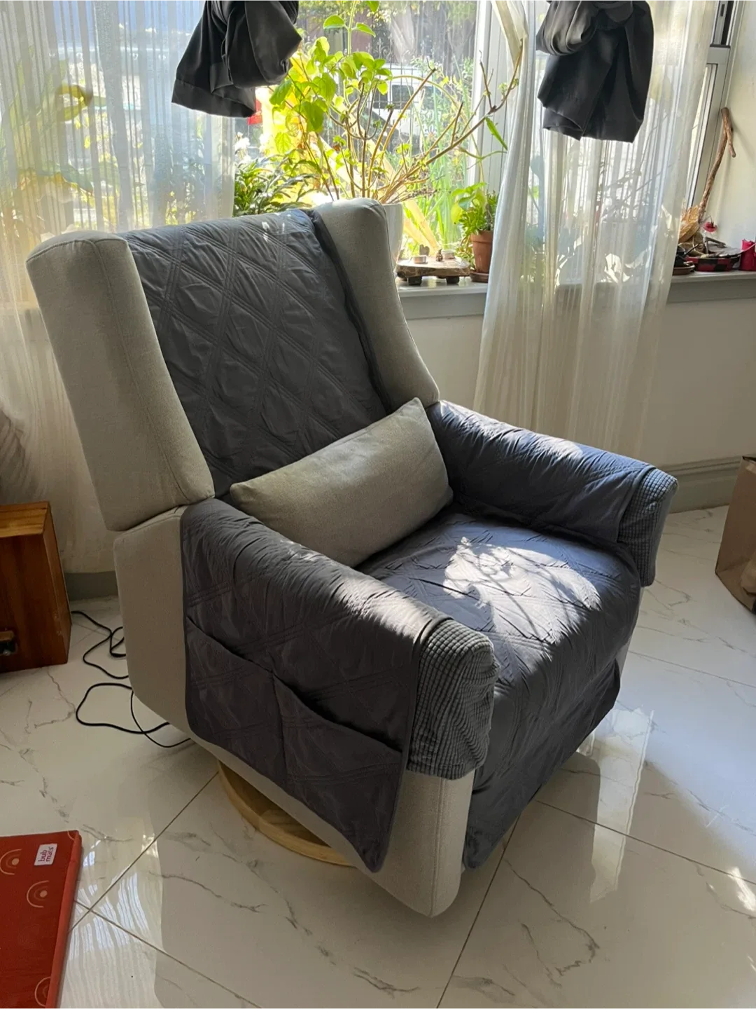 Light Gray Recliner Chair with USB Ports image indicator(5)