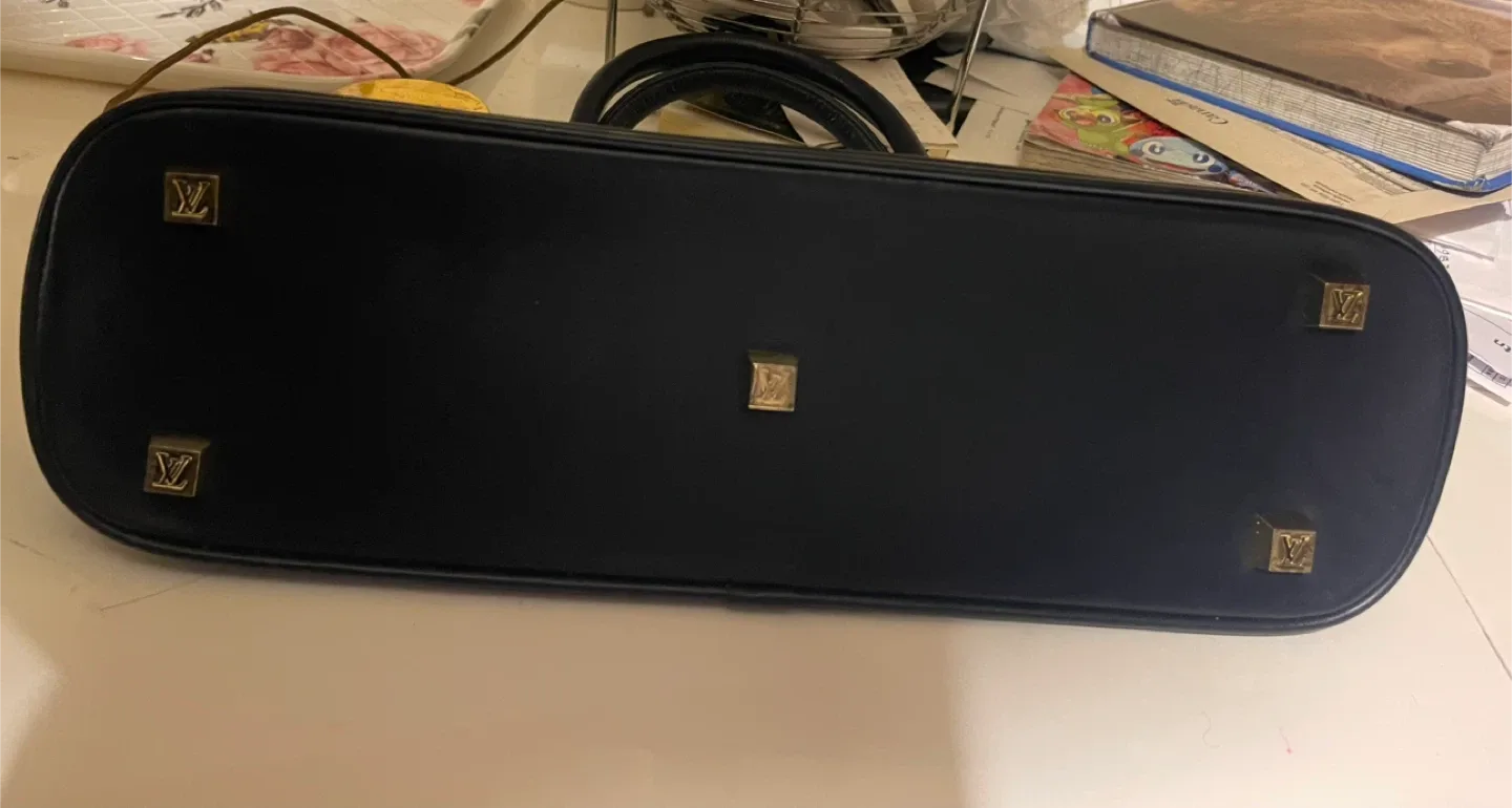 Louis Vuitton Alma Handbag image indicator(4)