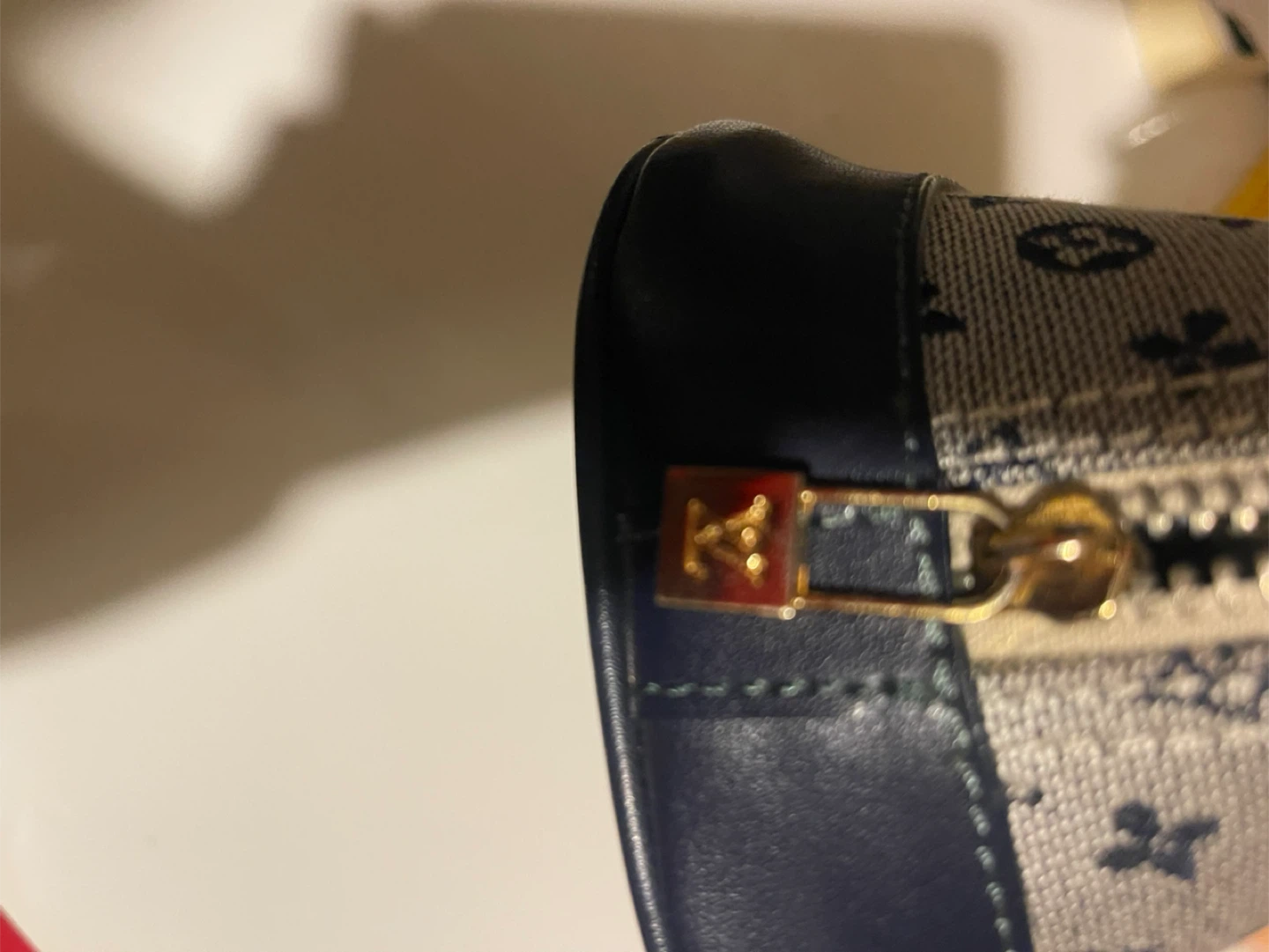Louis Vuitton Alma Handbag - photo 5