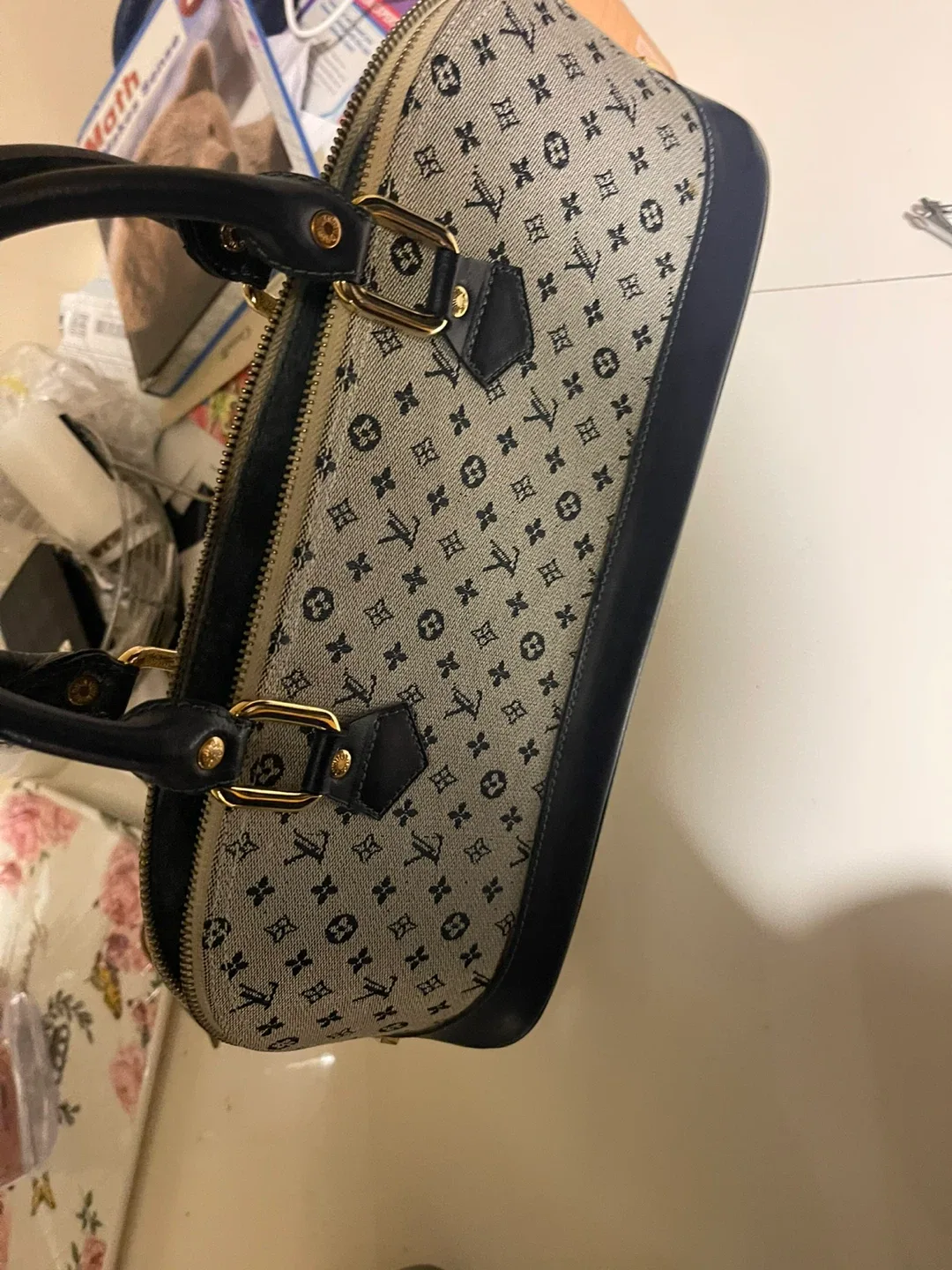Louis Vuitton Alma Handbag image indicator(6)