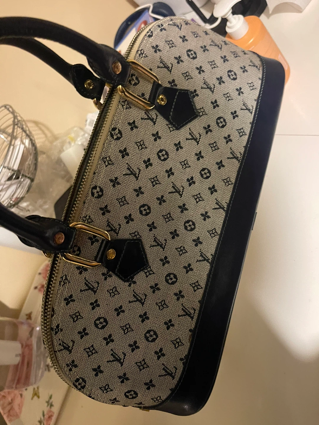 Louis Vuitton Alma Handbag - photo 2