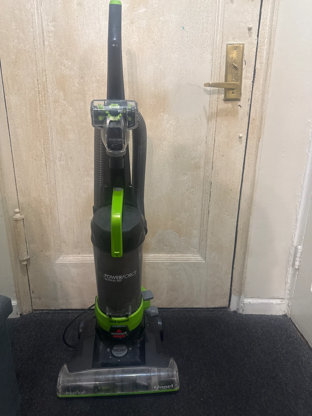 Bissell PowerForce Rewind Pet Vacuum - photo 2