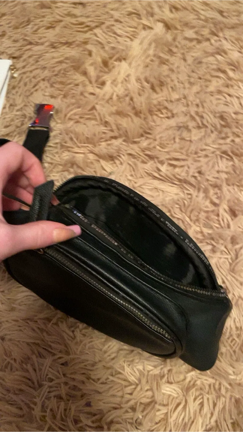 White & Black Fashion Bags image indicator(4)