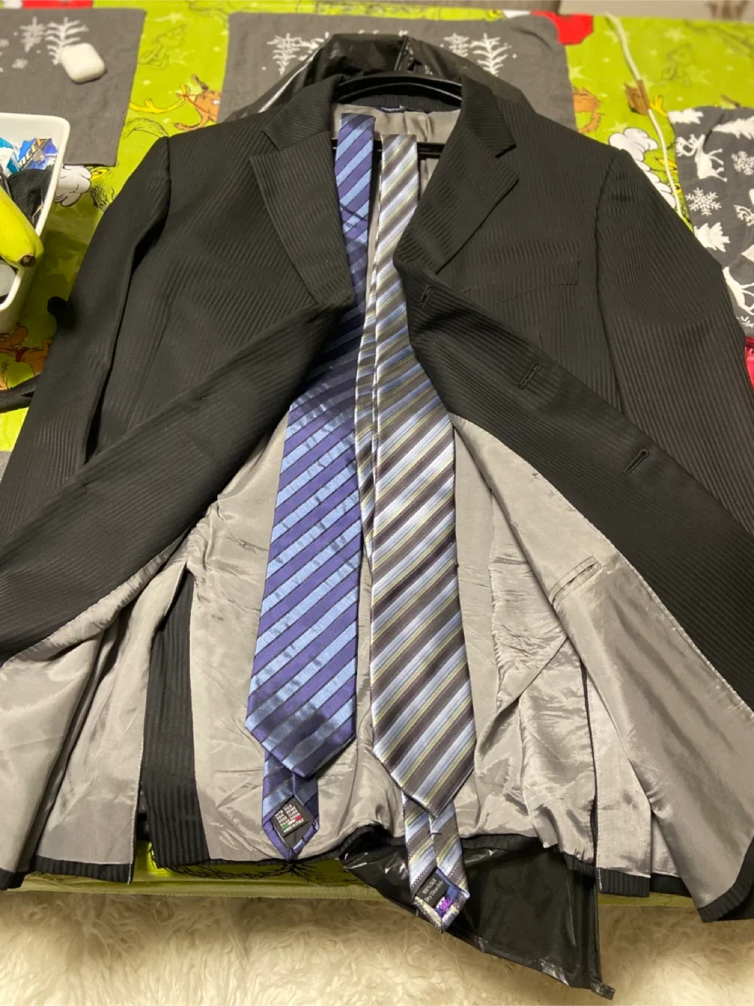 Harry Rosen Black Striped Suit Jacket with 2 Ties image indicator(2)