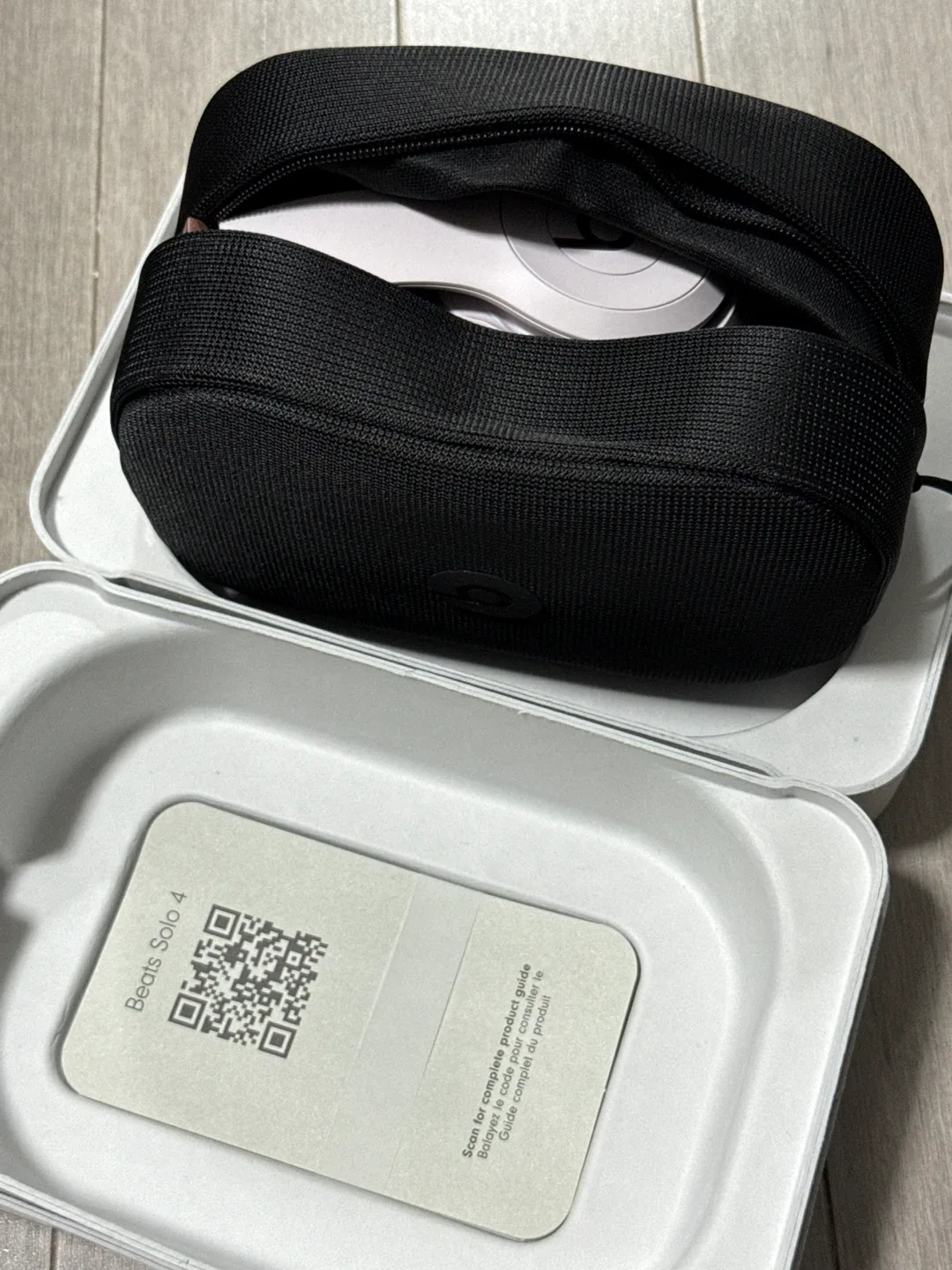 Beats Solo 4 Headphones image indicator(3)