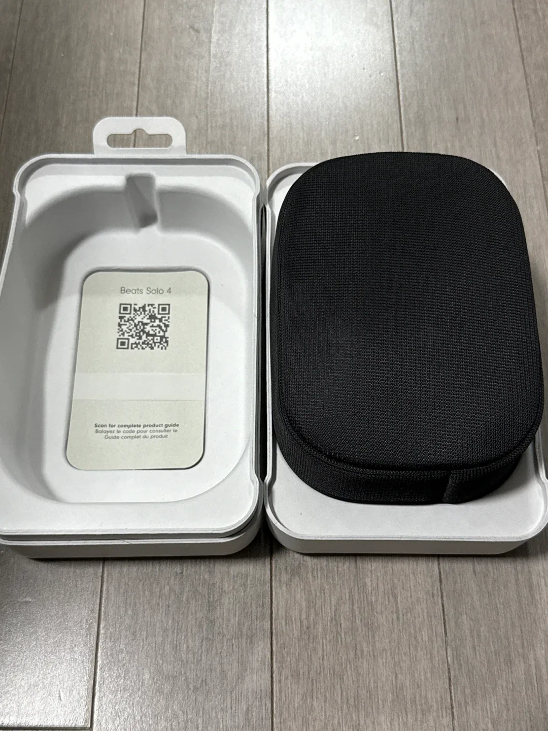 Beats Solo 4 Headphones image indicator(2)