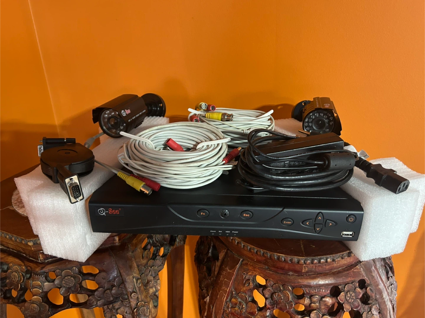 Q-See QC444 Digital Video Recorder with Cameras