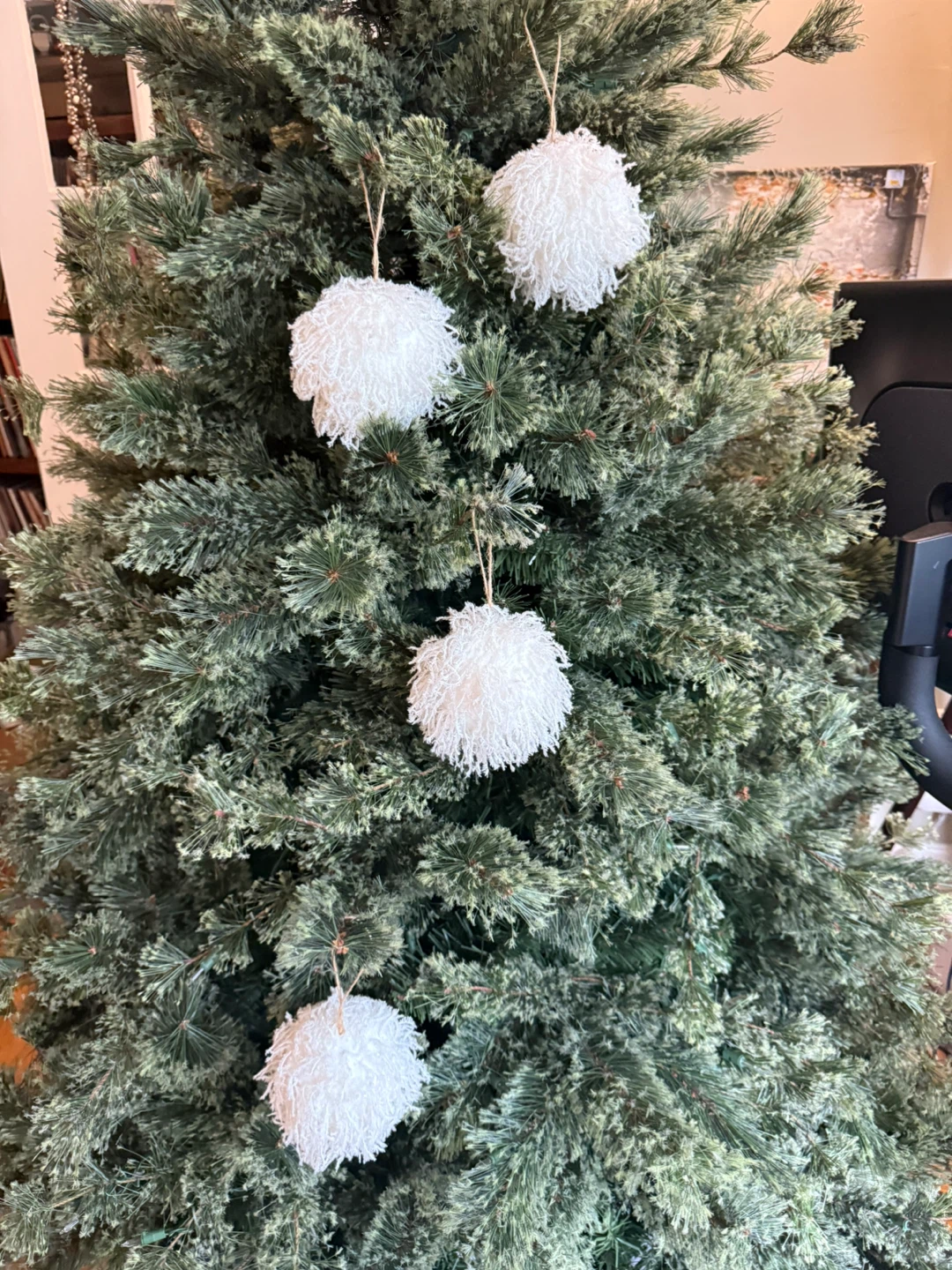 Snowballs hanging ornaments - photo 4