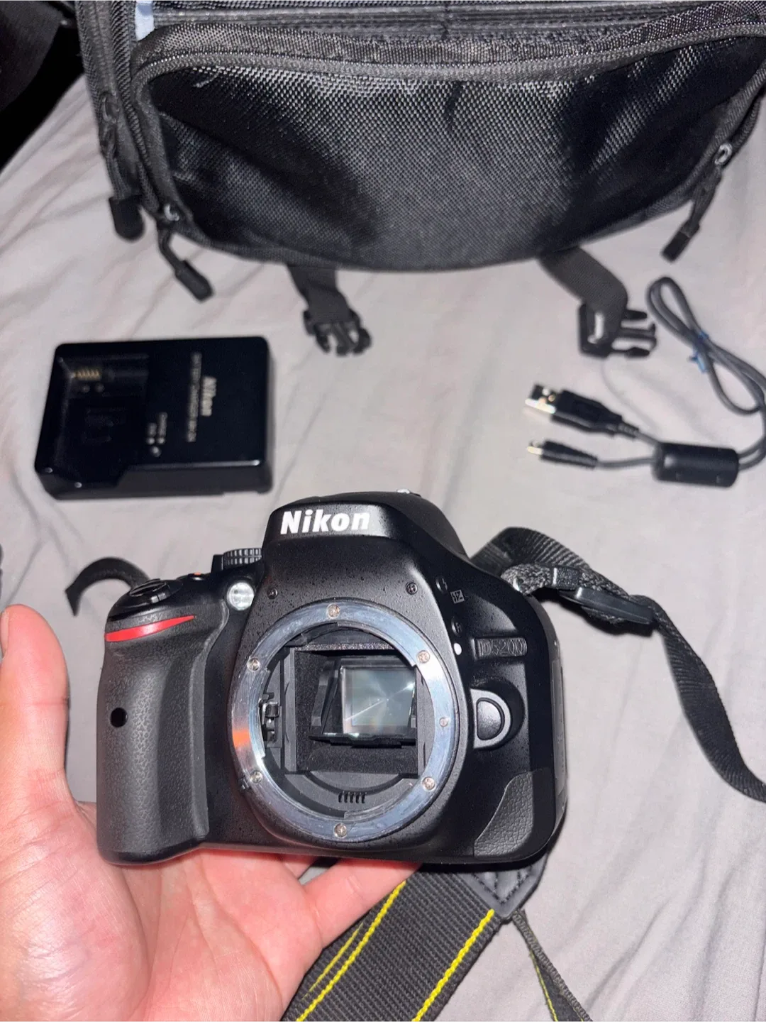 Nikon D5200 DSLR Camera with 18-140mm Lens image indicator(5)