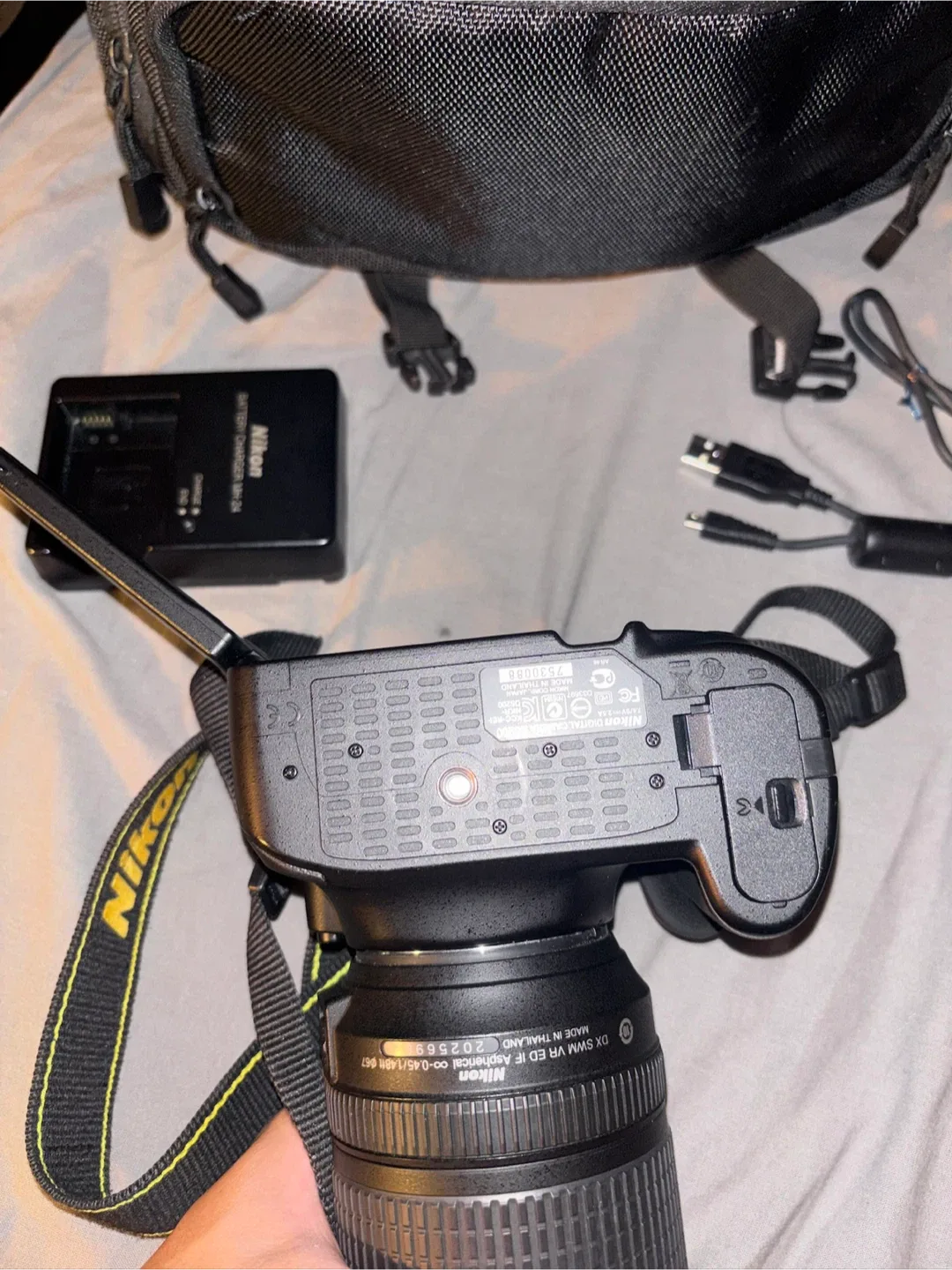 Nikon D5200 DSLR Camera with 18-140mm Lens image indicator(10)