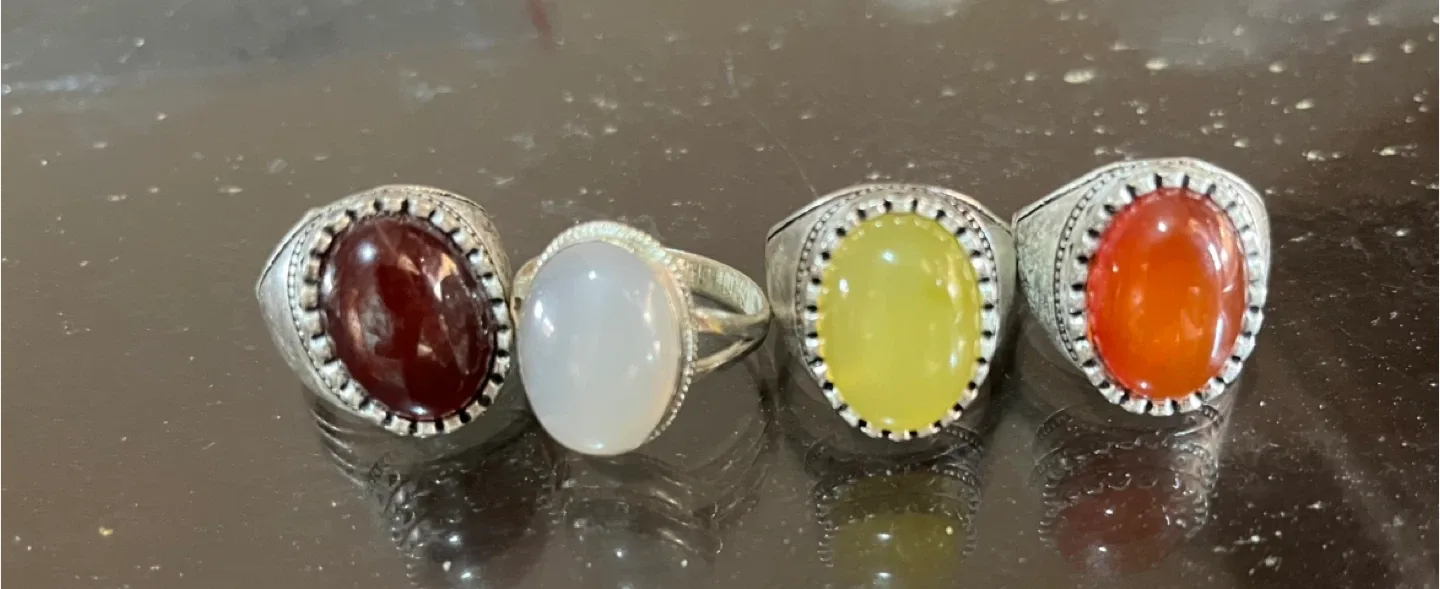Set of 4 Vintage Gemstone Rings image indicator(2)