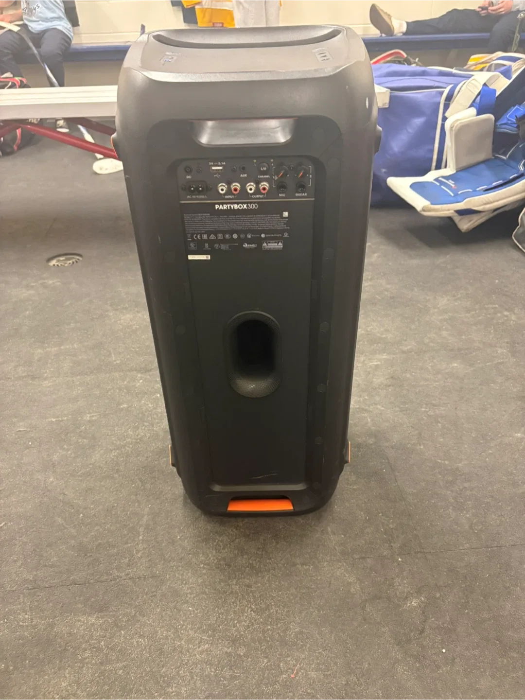 JBL PartyBox 300 Speaker image indicator(2)