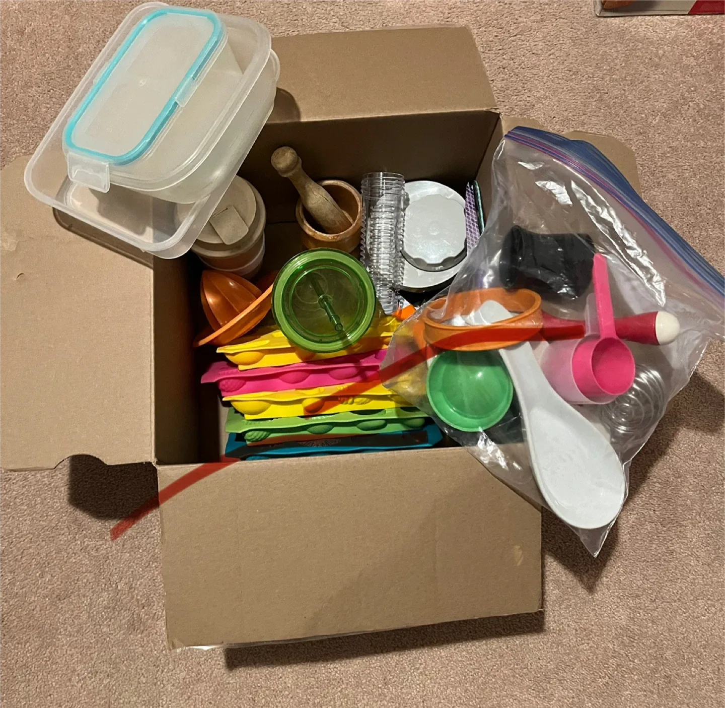 Box of Kitchen & Cooking Items image indicator(2)