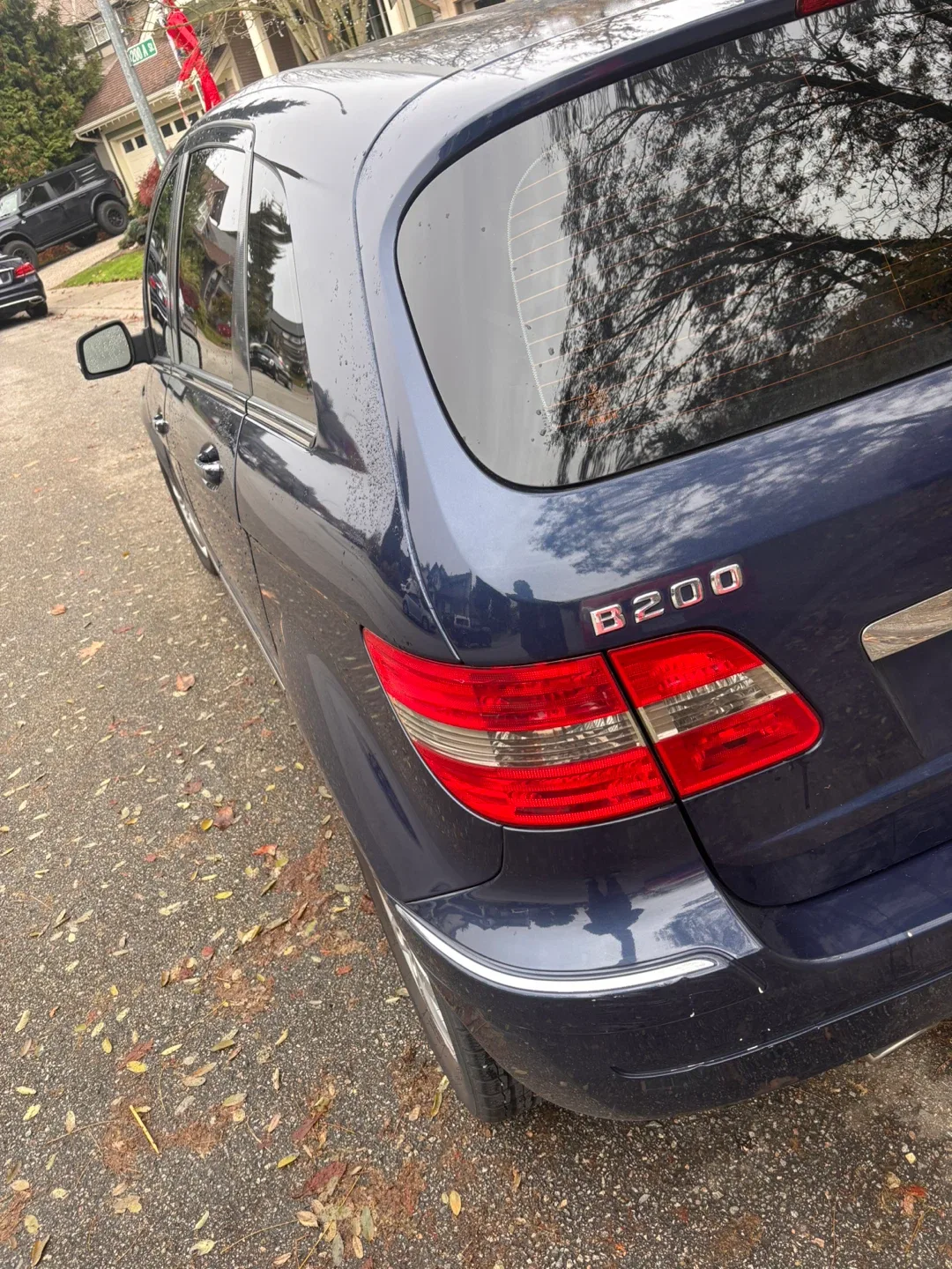 Mercedes-Benz B200 - Blue image indicator(2)