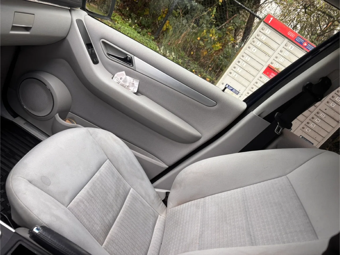 Mercedes-Benz B200 - Blue image indicator(10)