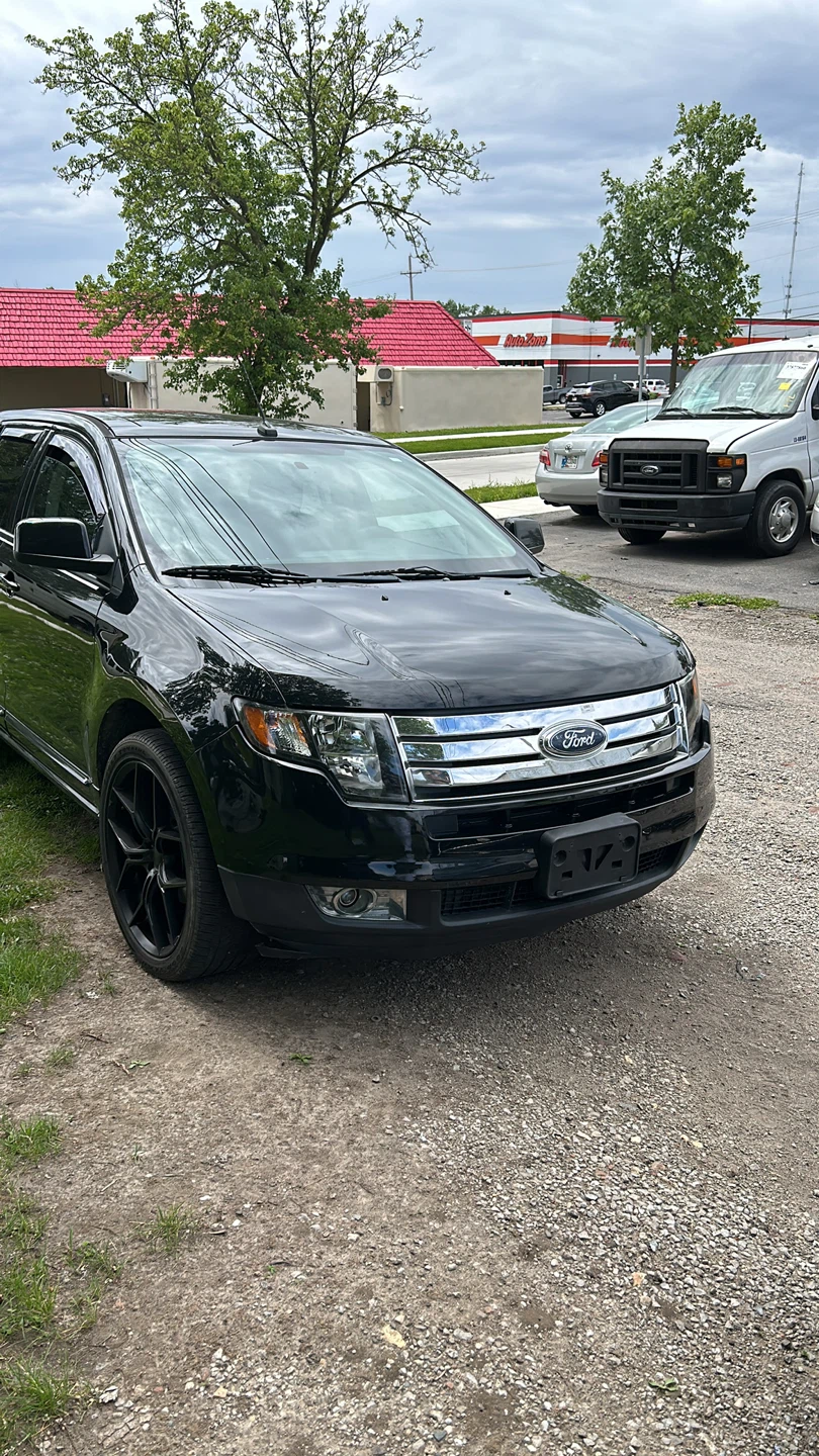 Black Ford Edge SUV - photo 5