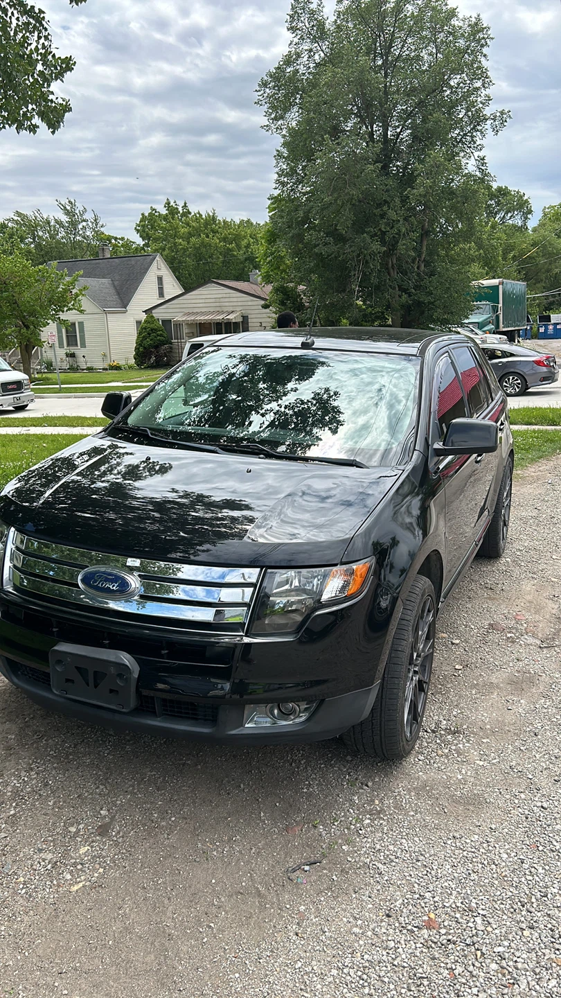 Black Ford Edge SUV - photo 4