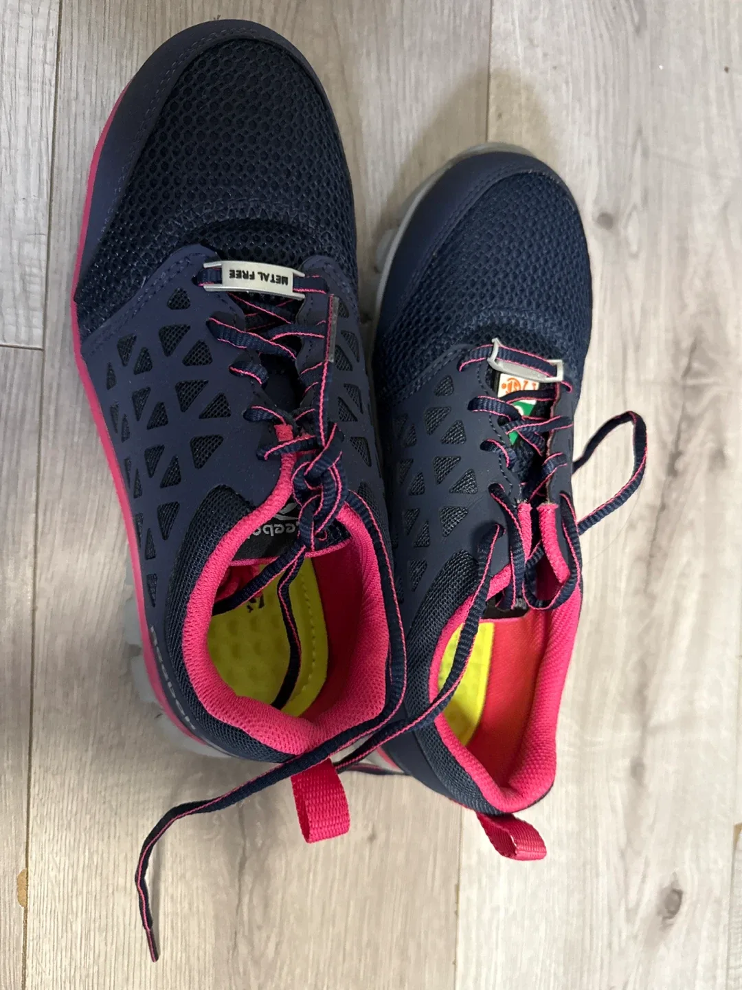 Reebok Women's Athletic Shoes, Size 8 W image indicator(2)