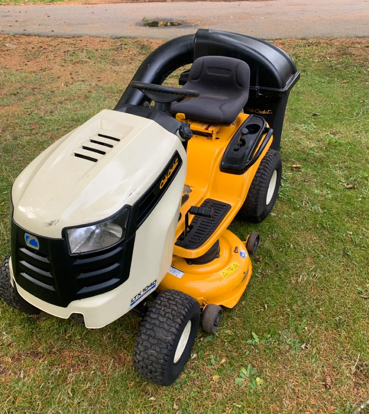 Cub Cadet LTX 1040 Riding Lawn Mower