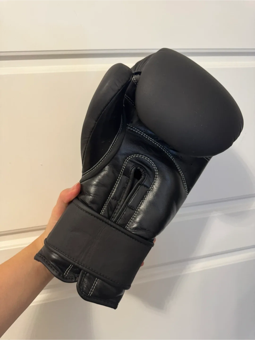 Boxing Gloves - Black image indicator(2)